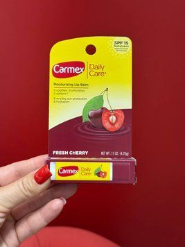 Бальзам лікувальний зі смаком вишні в стіку для губ Carmex Daily Care Lip 08307800949 фото